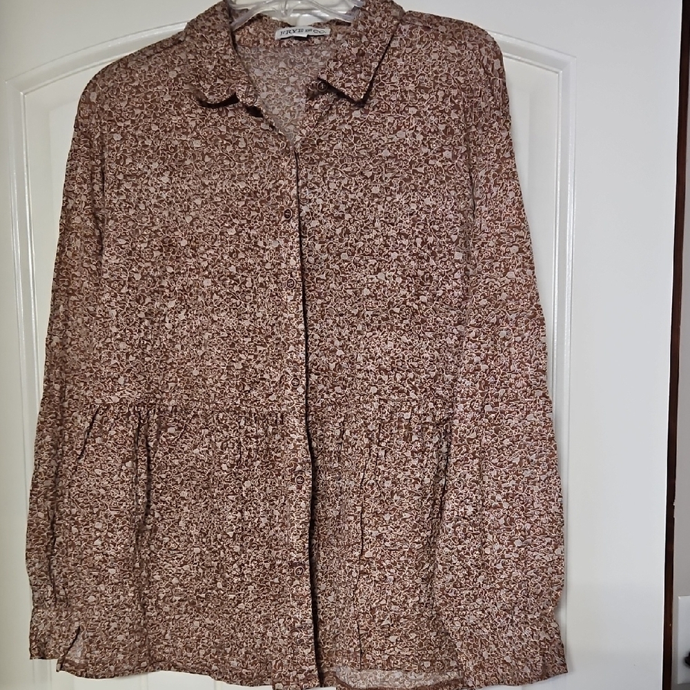 EUC WOMENS TOP